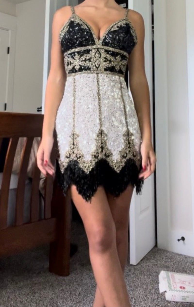 Sherri Hill Size 0 Homecoming Plunge White Cocktail Dress on Queenly