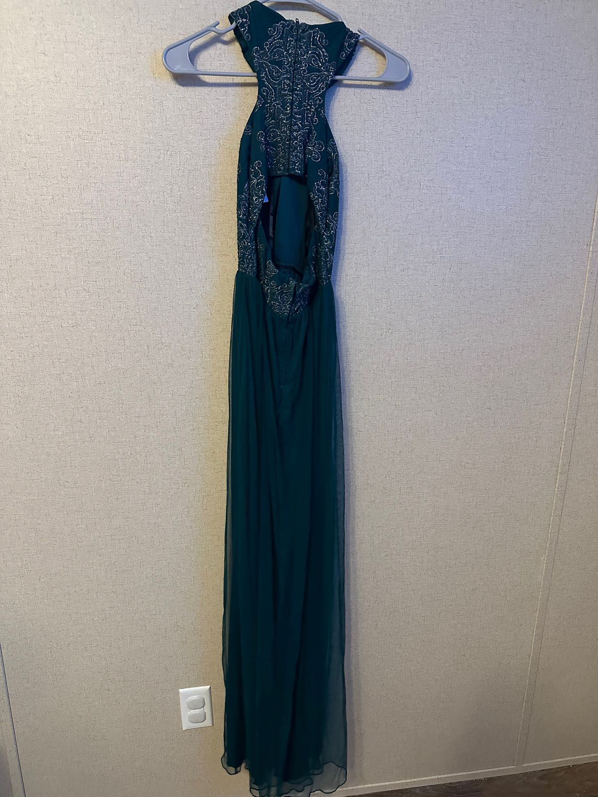 Size 2 Prom High Neck Green A-line Dress on Queenly