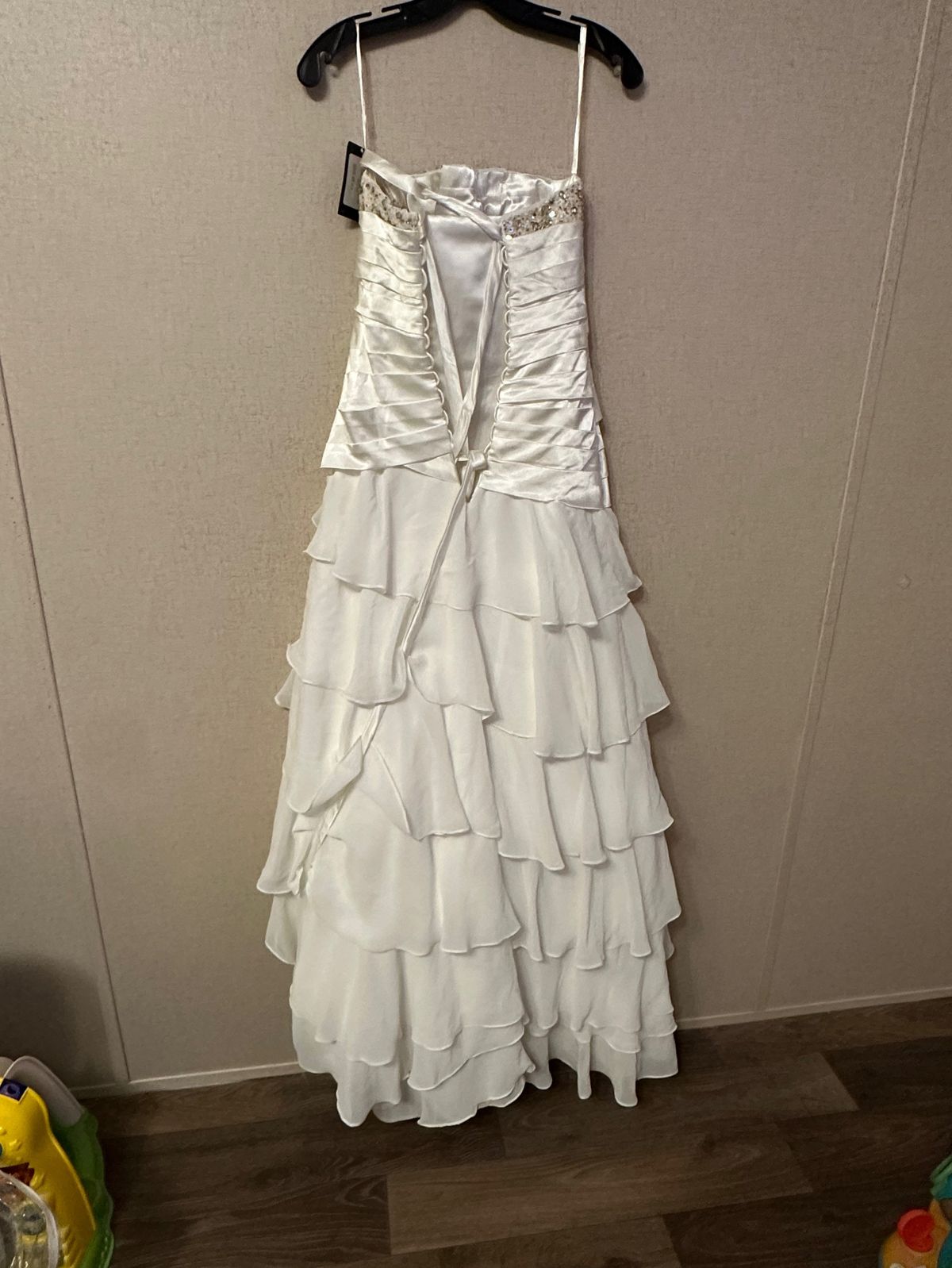 Size 6 Strapless White Mermaid Dress on Queenly