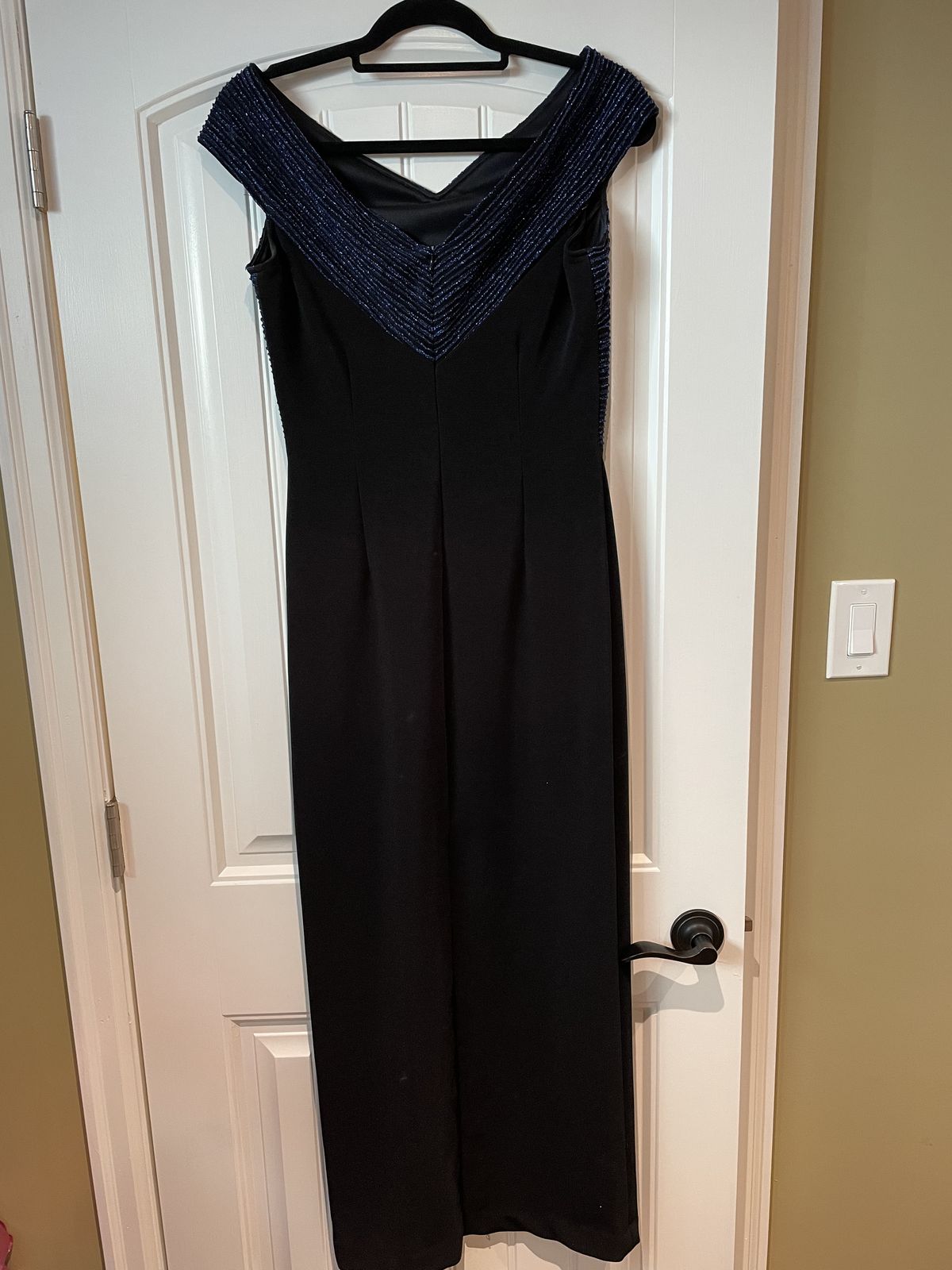 Size 8 Off The Shoulder Navy Black Cocktail Dress on Queenly