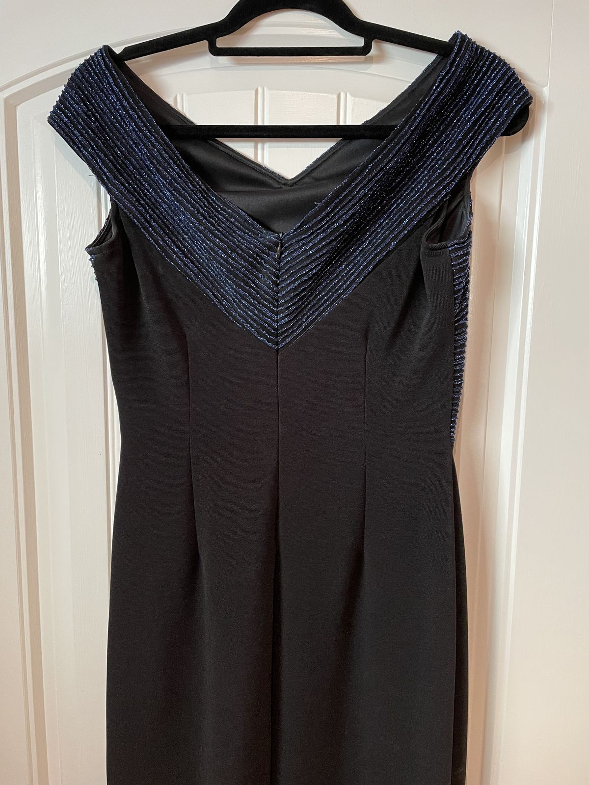 Size 8 Off The Shoulder Navy Black Cocktail Dress on Queenly