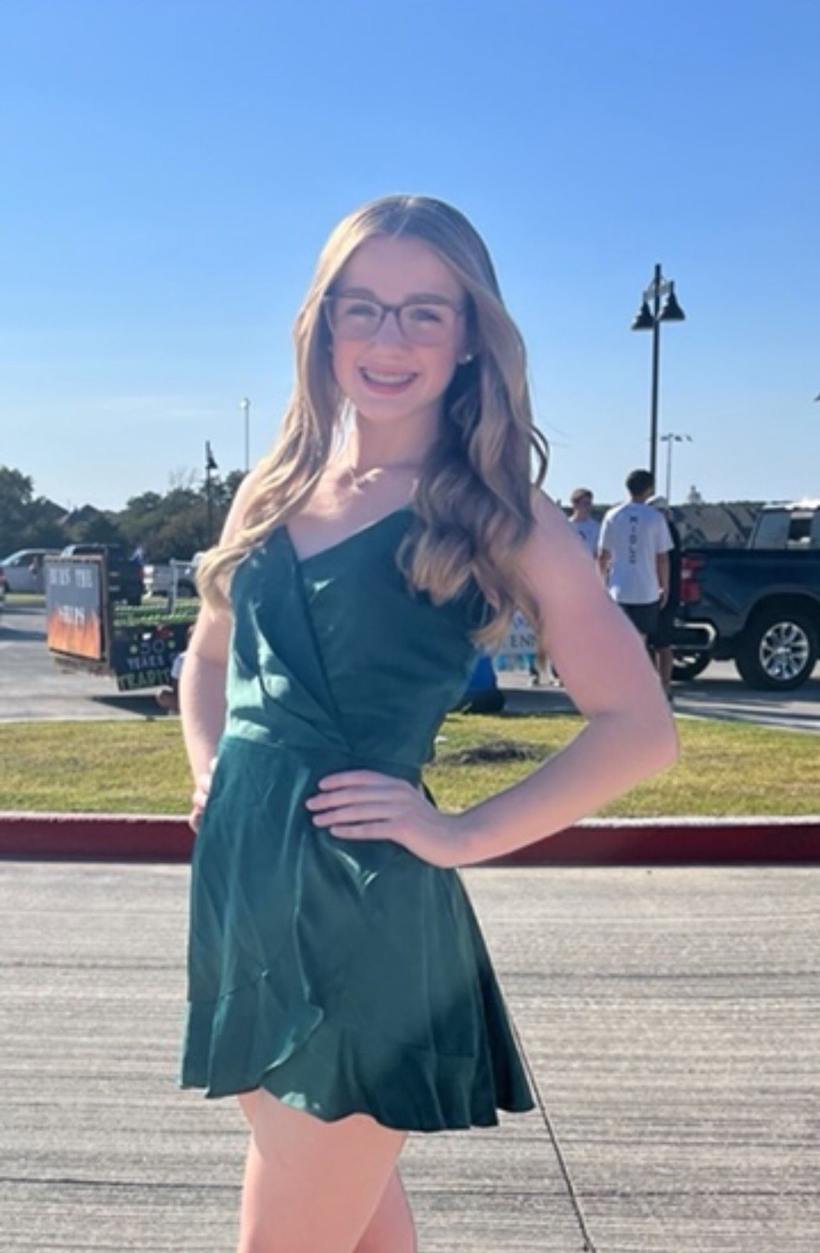 Size 0 Homecoming Plunge Green Cocktail Dress on Queenly