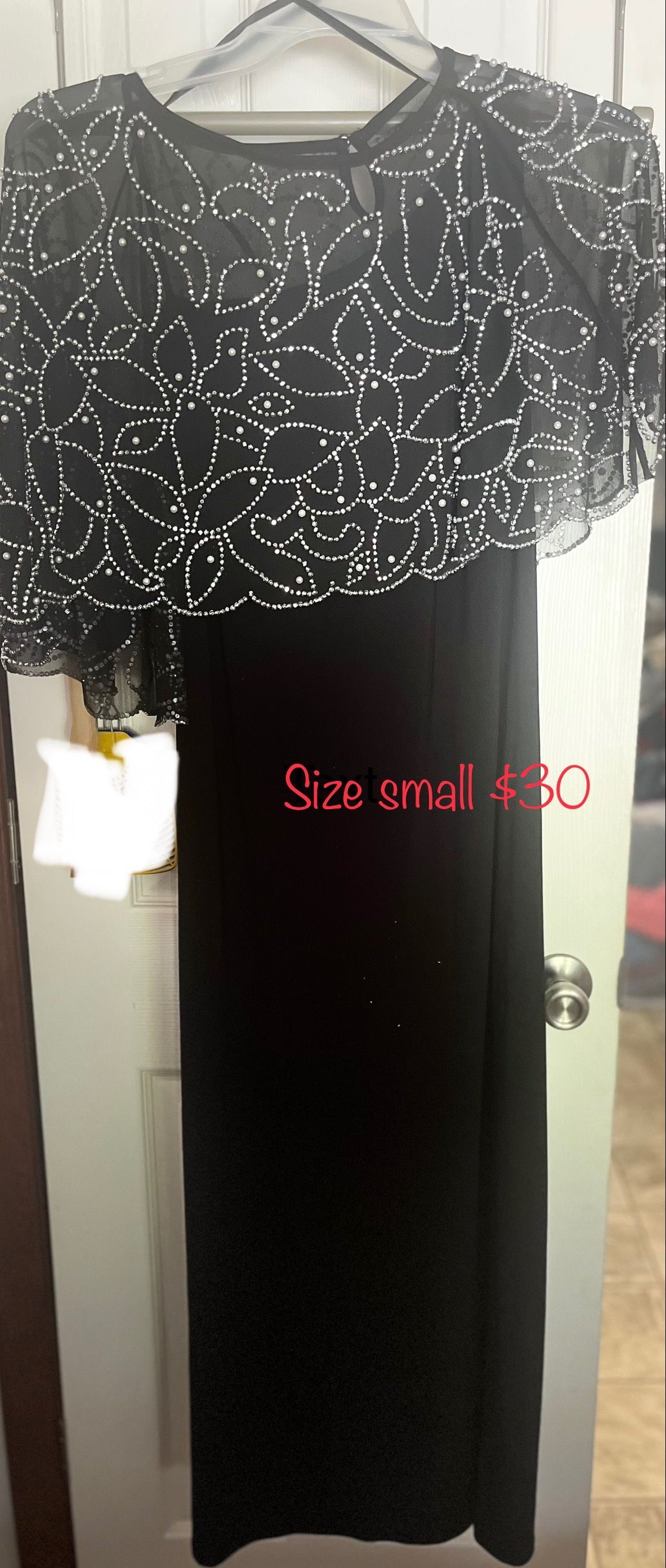 Size 4 Prom Black Cocktail Dress on Queenly
