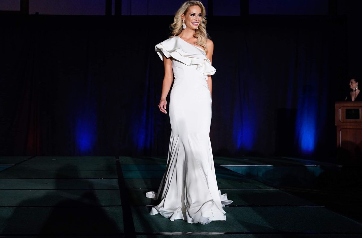 Size 2 Pageant One Shoulder White Mermaid Dress on Queenly