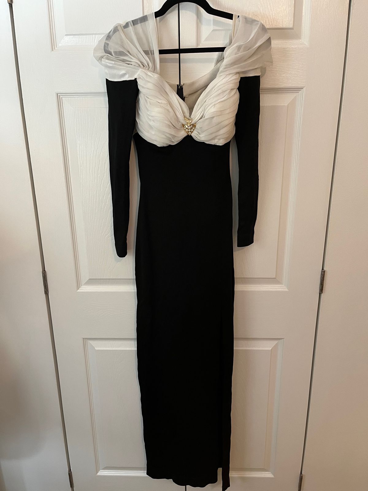 Cache Size 2 Long Sleeve Black Side Slit Dress on Queenly