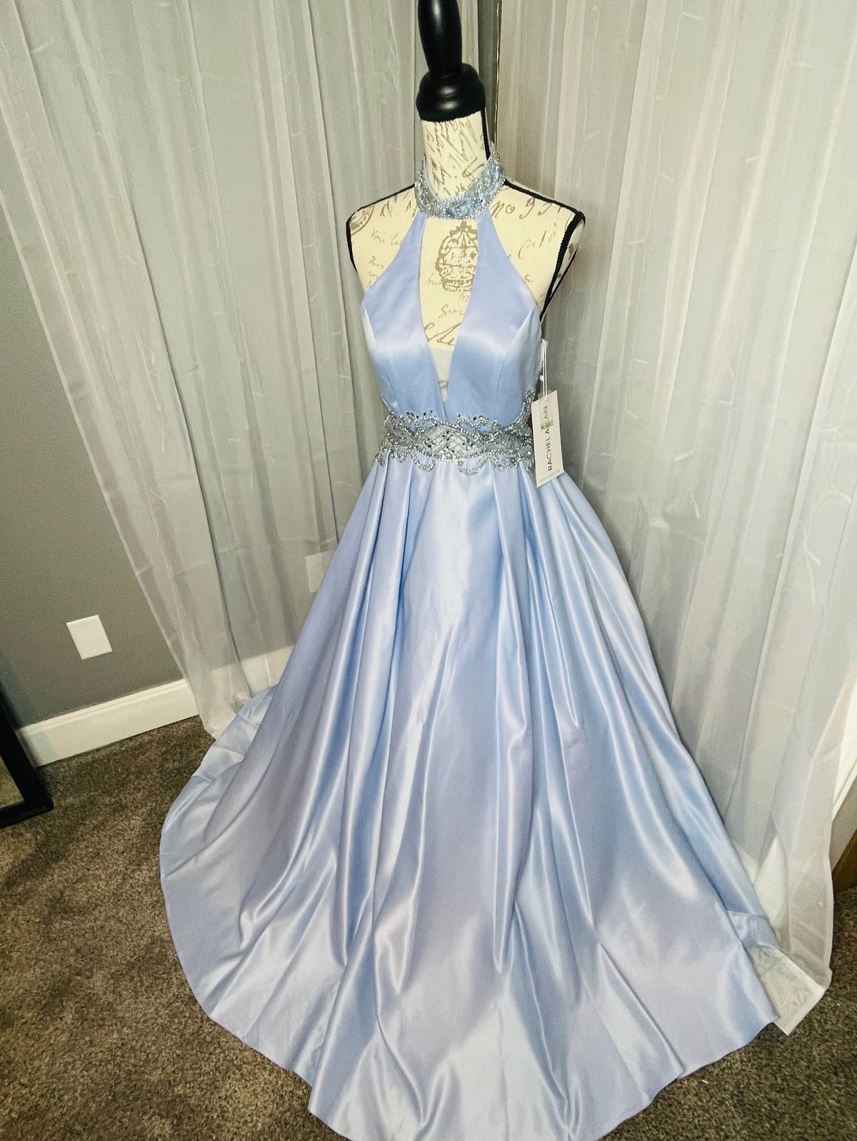 Queenly | Buy and sell prom, pageant, and formal dresses