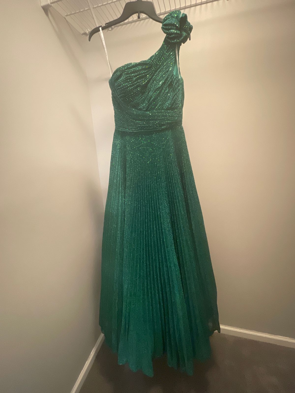 Camille La Vie Size 2 Prom One Shoulder Green Ball Gown on Queenly