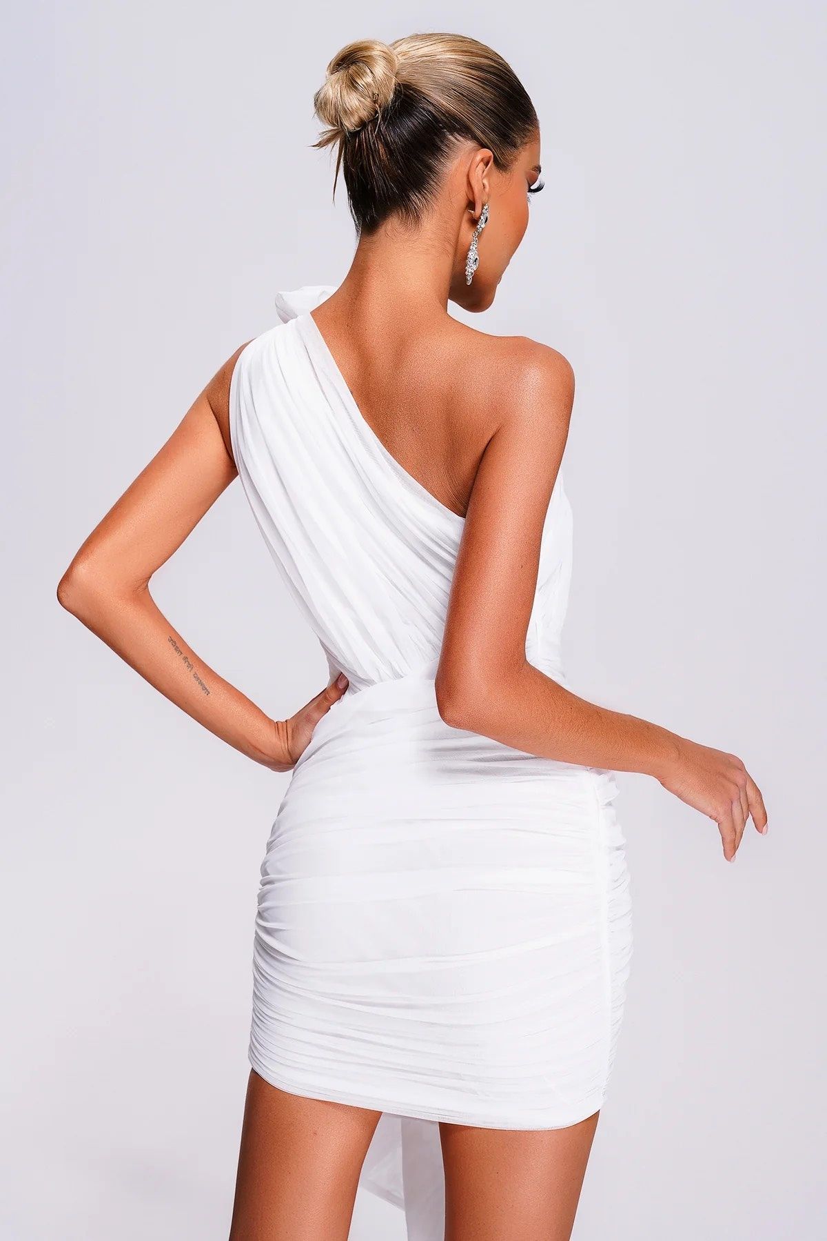 Bella Barnett Size XL Homecoming One Shoulder White Cocktail Dress on Queenly