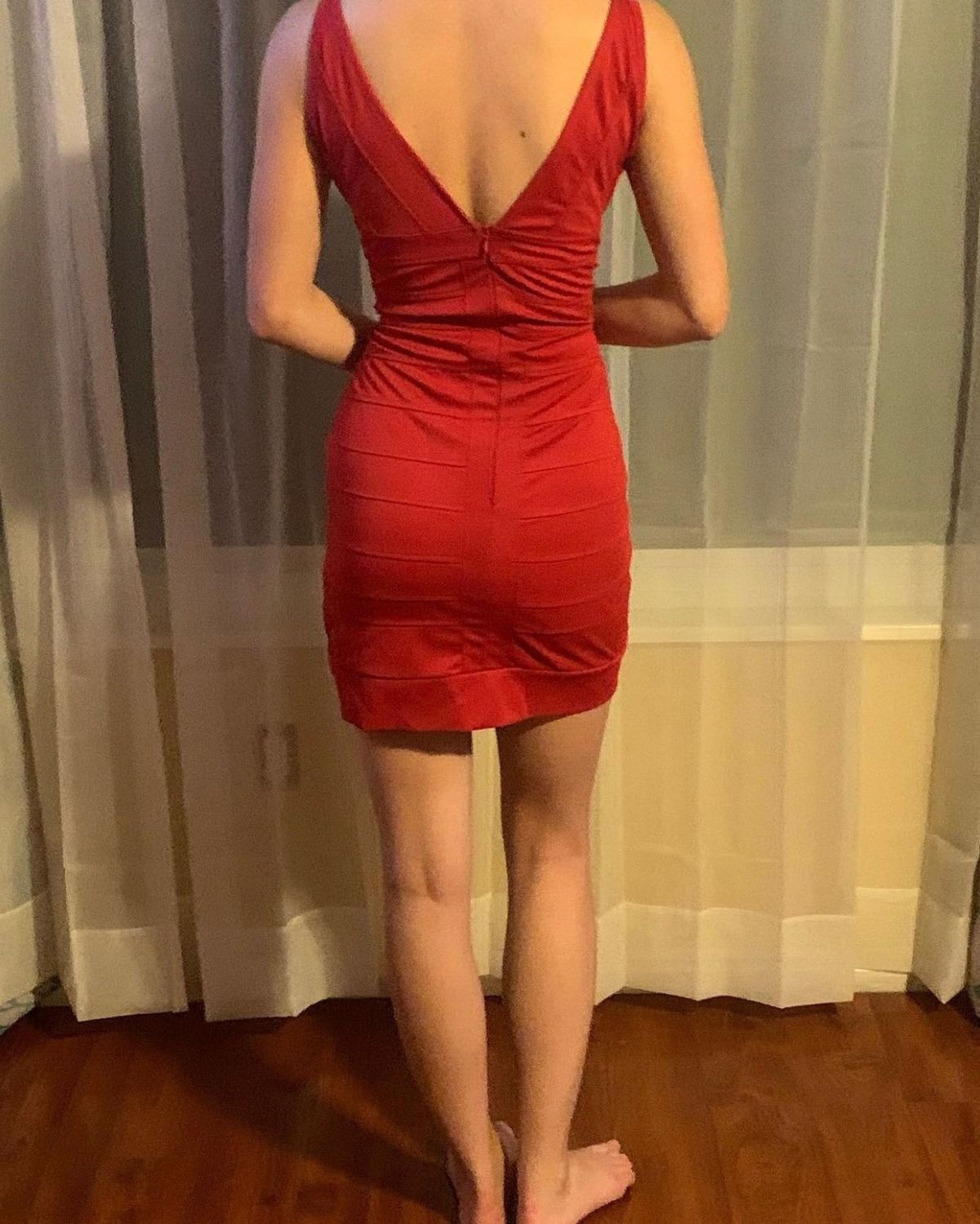 Size 4 Prom Plunge Red Cocktail Dress on Queenly