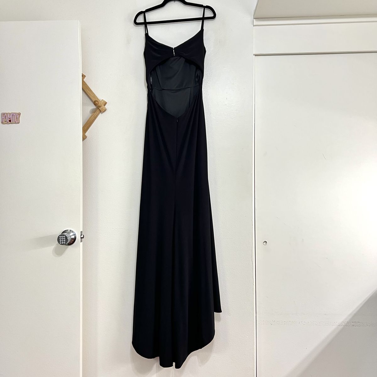 Style 28079 La Femme Size 12 Black Side Slit Dress on Queenly