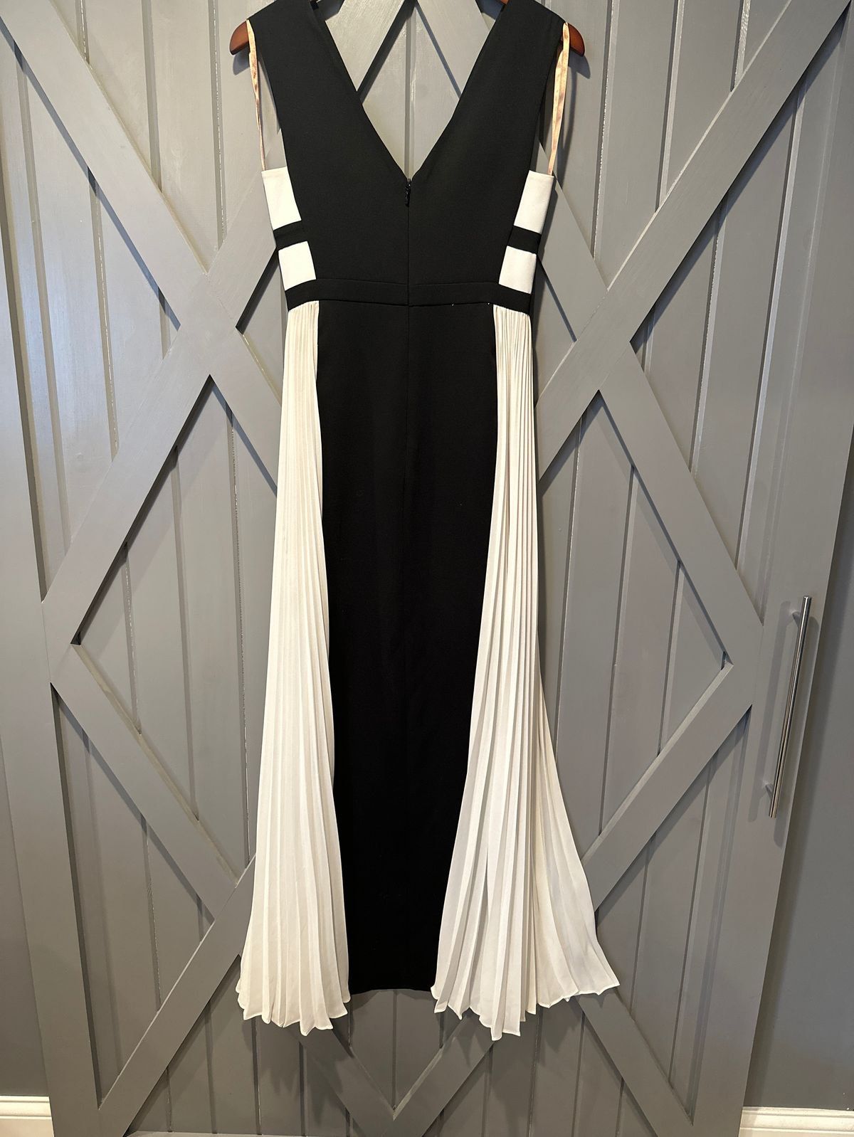 BCBG Size 0 Plunge Black Floor Length Maxi on Queenly