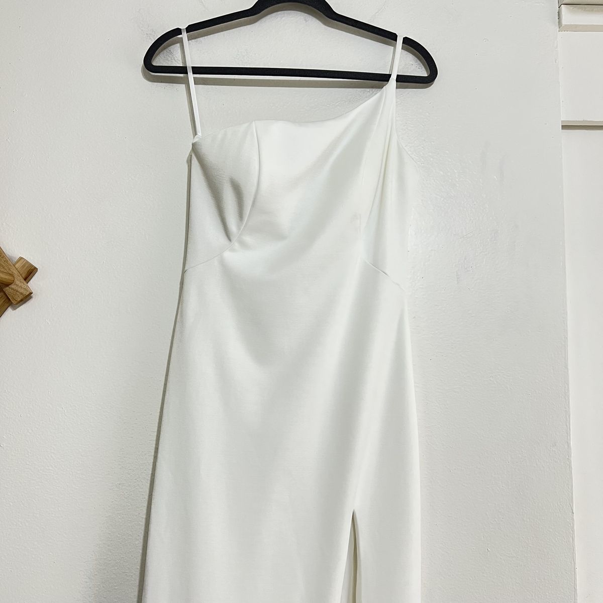 Style 28176 La Femme Size 6 Wedding One Shoulder White Side Slit Dress on Queenly