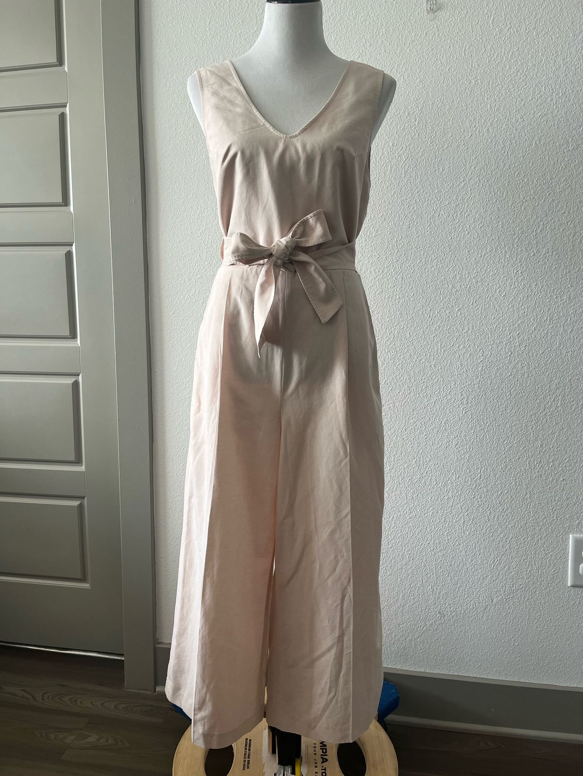 Club Monaco Size 6 Nude Formal Jumpsuit on Queenly