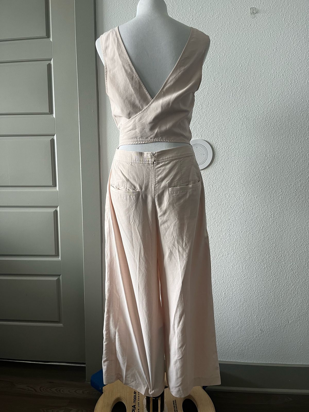 Club Monaco Size 6 Nude Formal Jumpsuit on Queenly