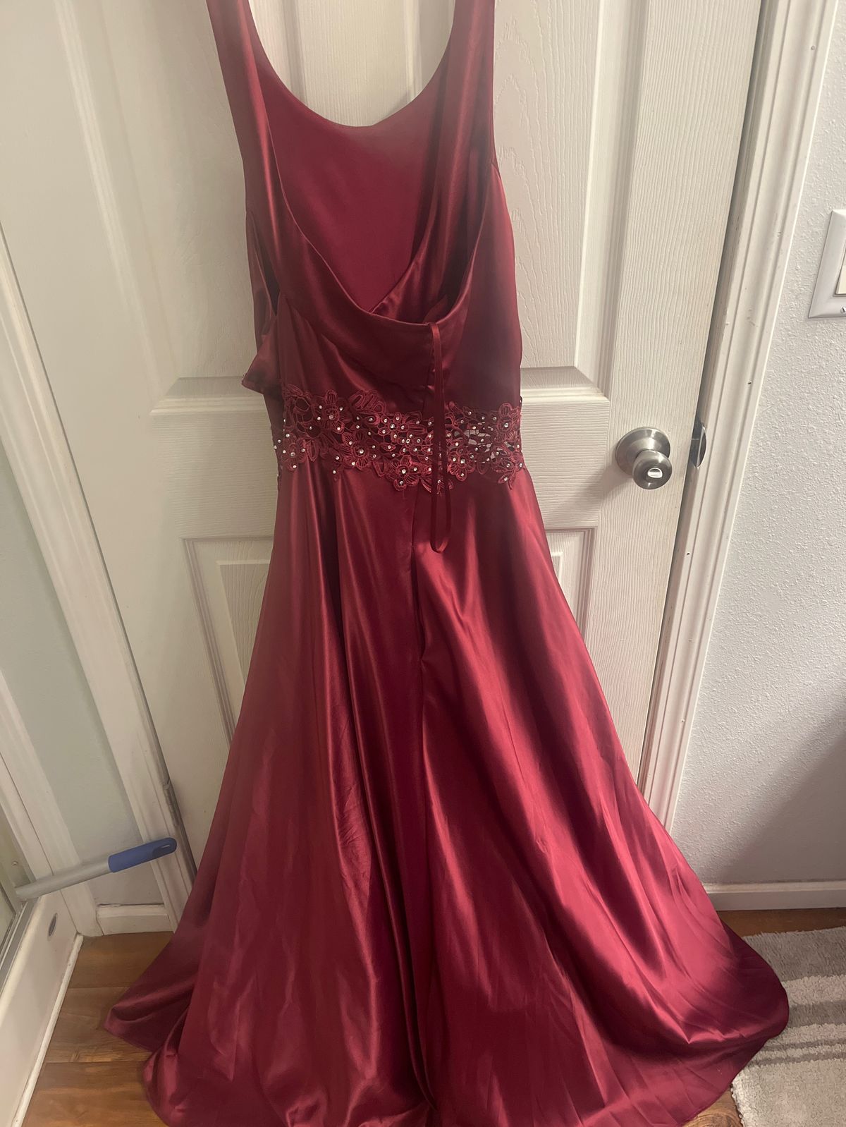 City vibe Plus Size 22 Prom Red Ball Gown on Queenly