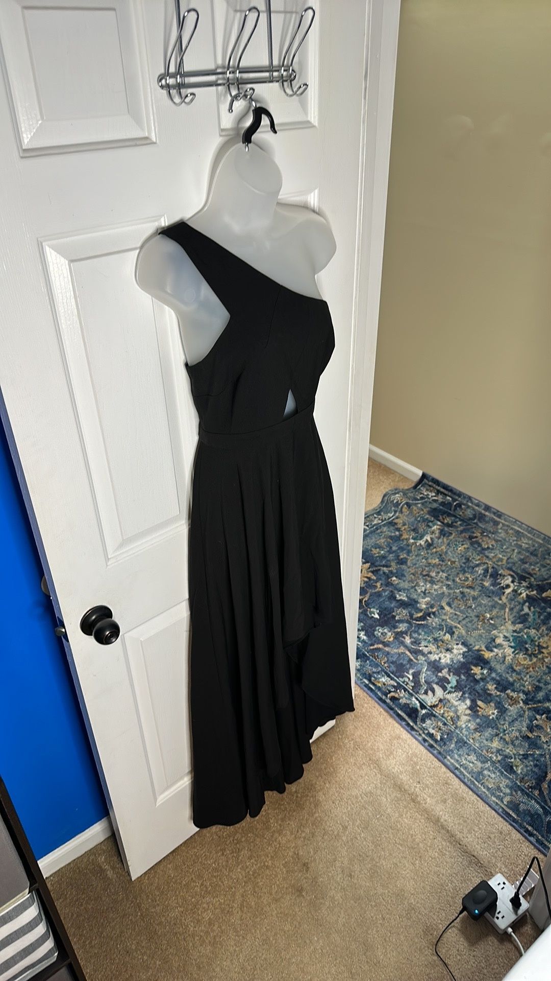Fame and Partners  Size 8 One Shoulder Black Cocktail Dress on Queenly