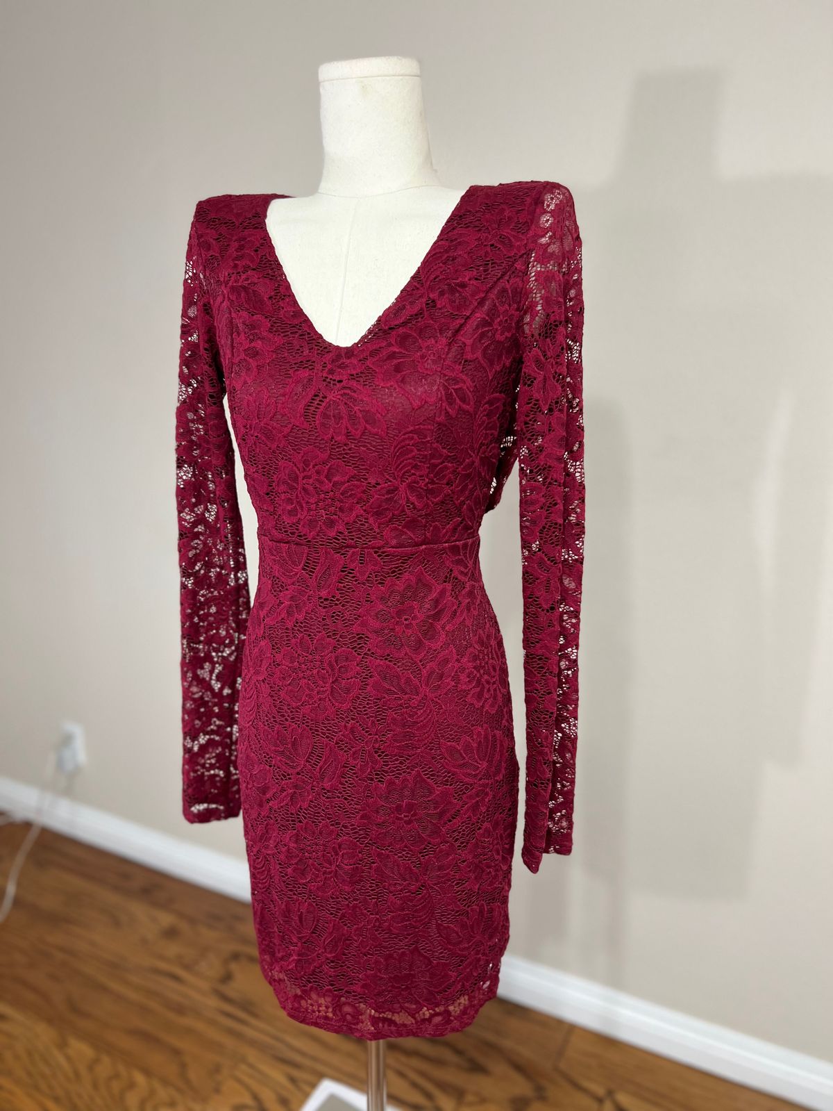 Size L Homecoming Long Sleeve Red Cocktail Dress on Queenly