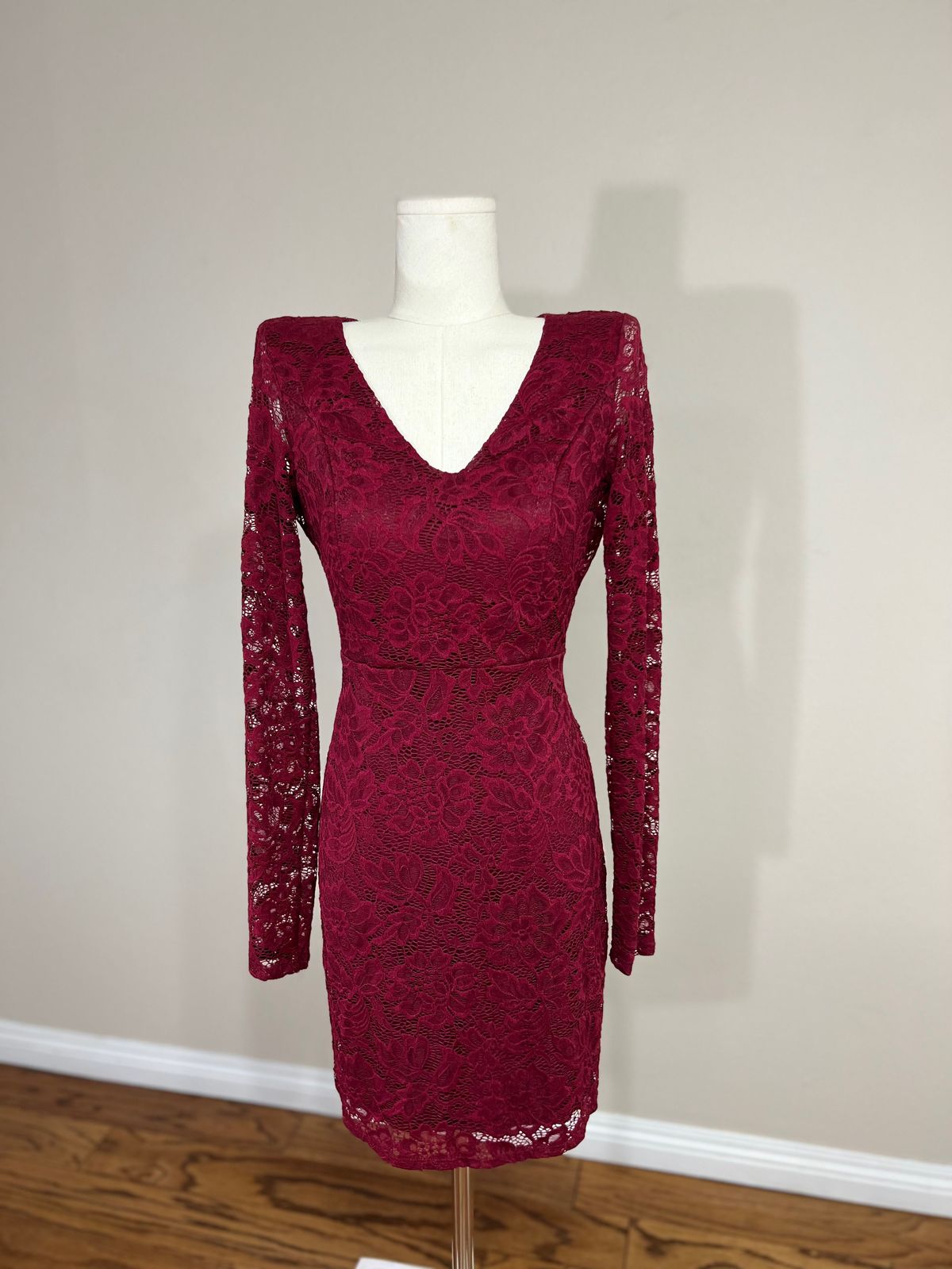 Size L Homecoming Long Sleeve Red Cocktail Dress on Queenly