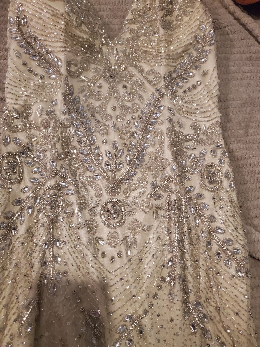 Size 6 Wedding Plunge Sequined White A-line Dress on Queenly