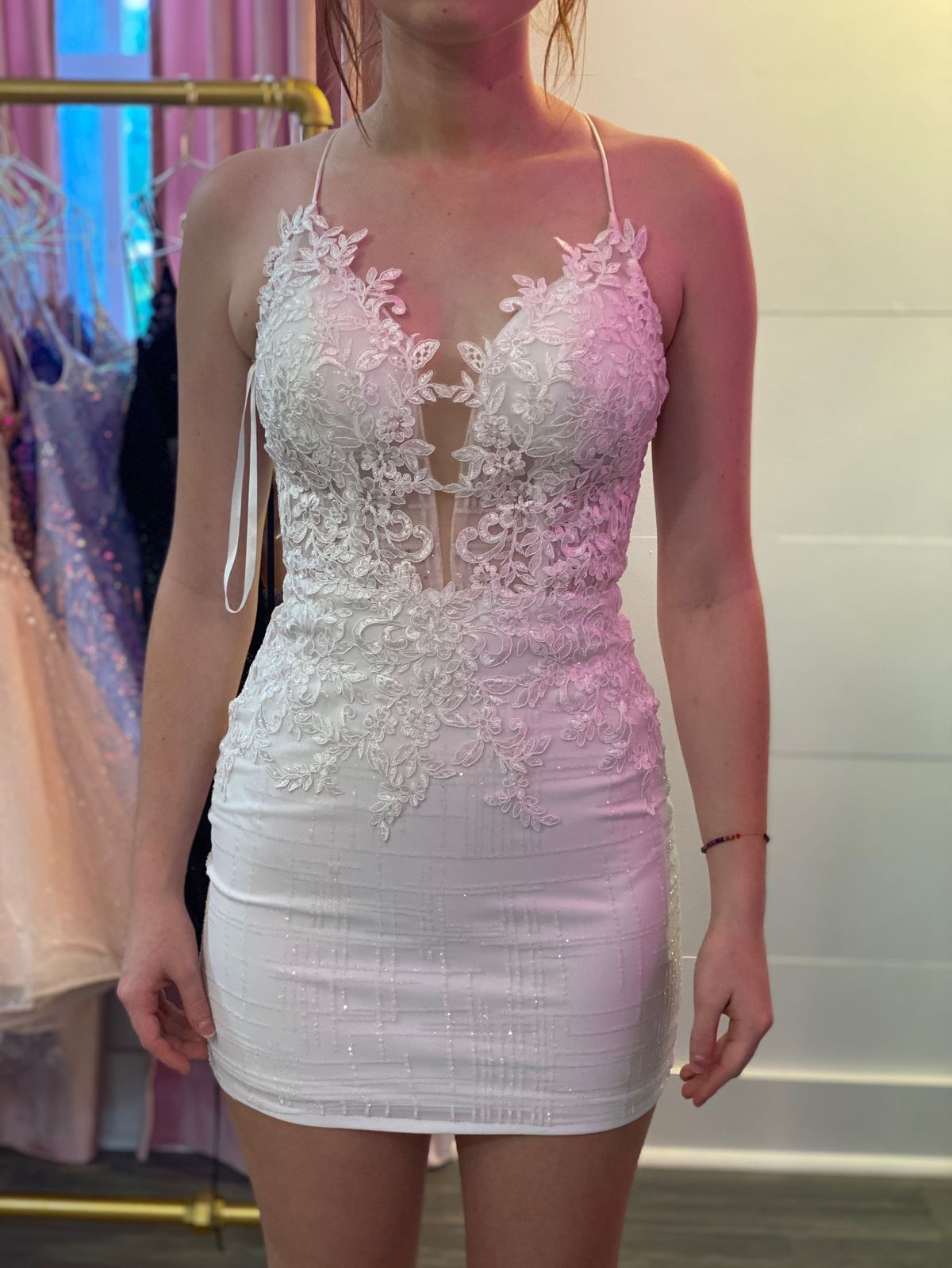 Size 4 Homecoming Plunge White Cocktail Dress on Queenly