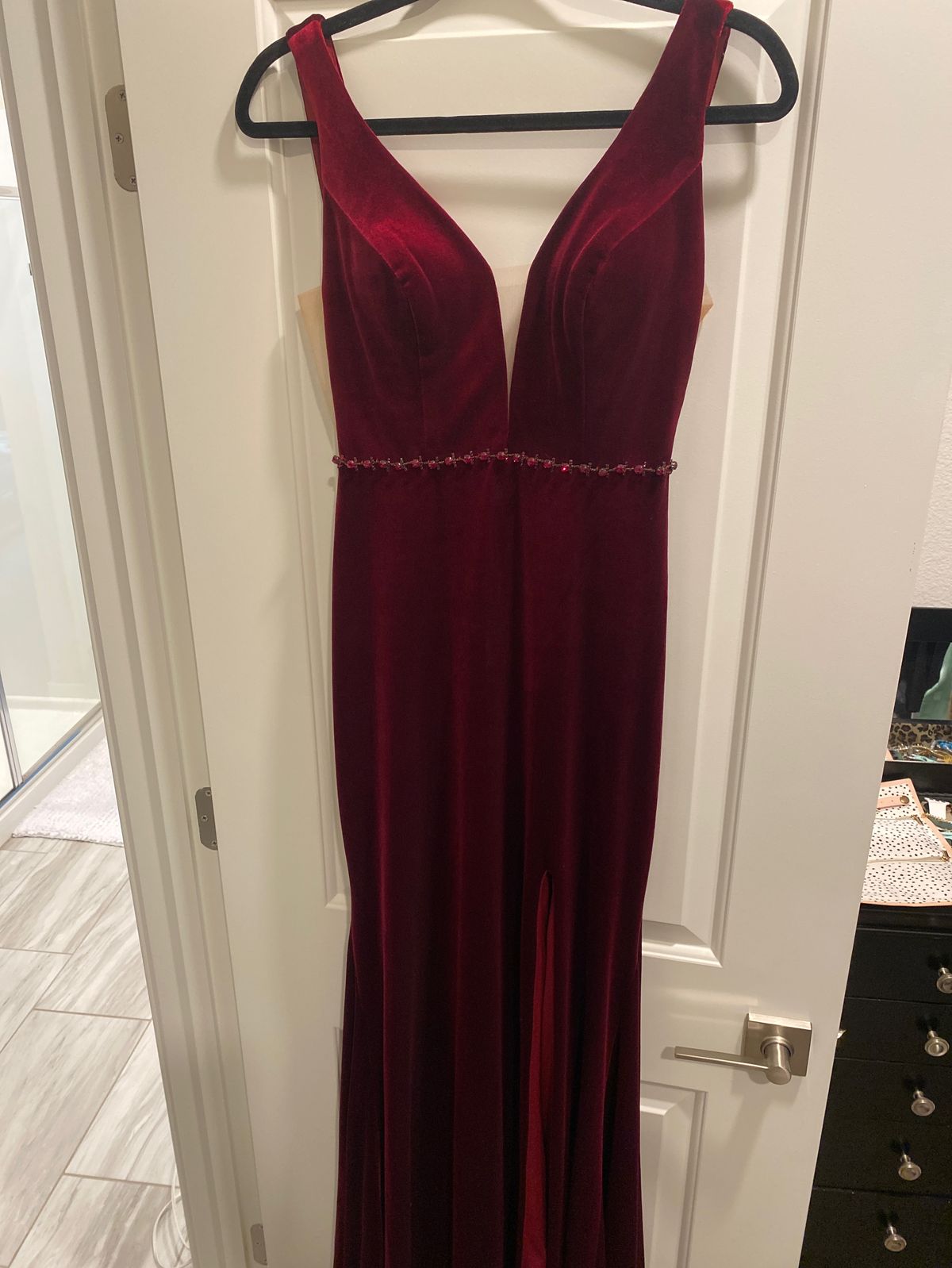 Lucci Lu Size 8 Prom Plunge Red Dress With Train on Queenly