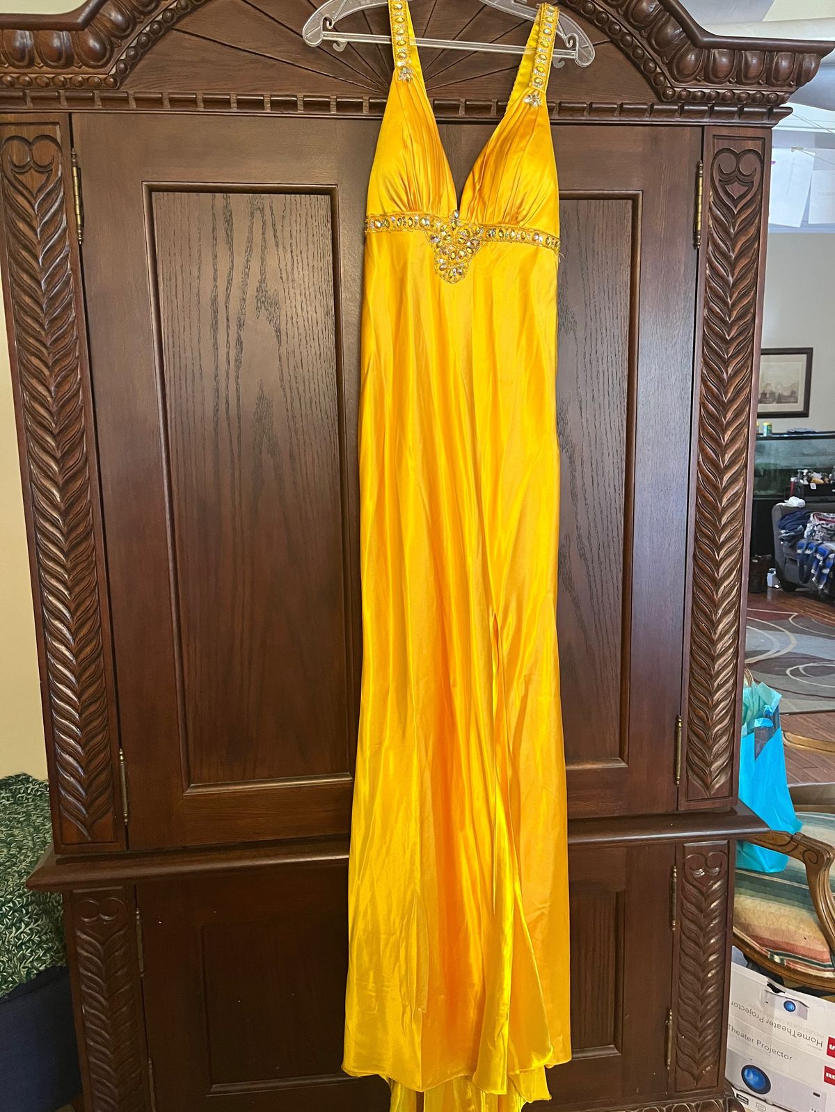 Size 4 Prom Plunge Sequined Yellow Floor Length Maxi on Queenly
