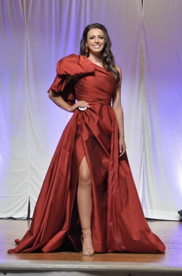 Style Bust: 34’ waist: 26’ hips: 32.5” Tarik Ediz Size 2 Prom One Shoulder Burgundy Red Dress With Train on Queenly