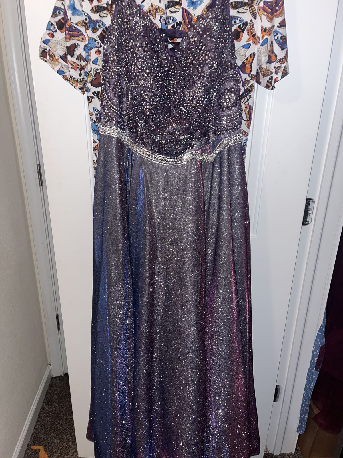 Plus Size 22 Prom Plunge Purple Ball Gown on Queenly