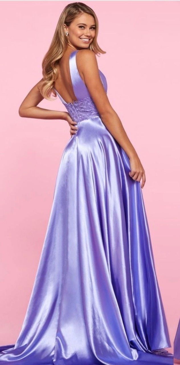Style 53352 Sherri Hill Size 2 Prom Plunge Purple A-line Dress on Queenly
