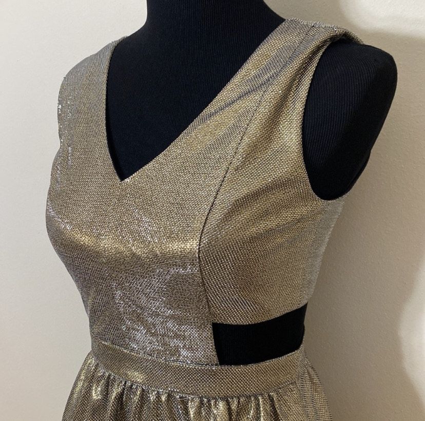 Forever 21 Size S Prom Plunge Gold Cocktail Dress on Queenly