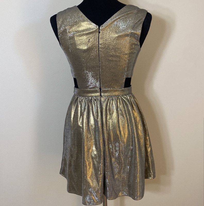 Forever 21 Size S Prom Plunge Gold Cocktail Dress on Queenly