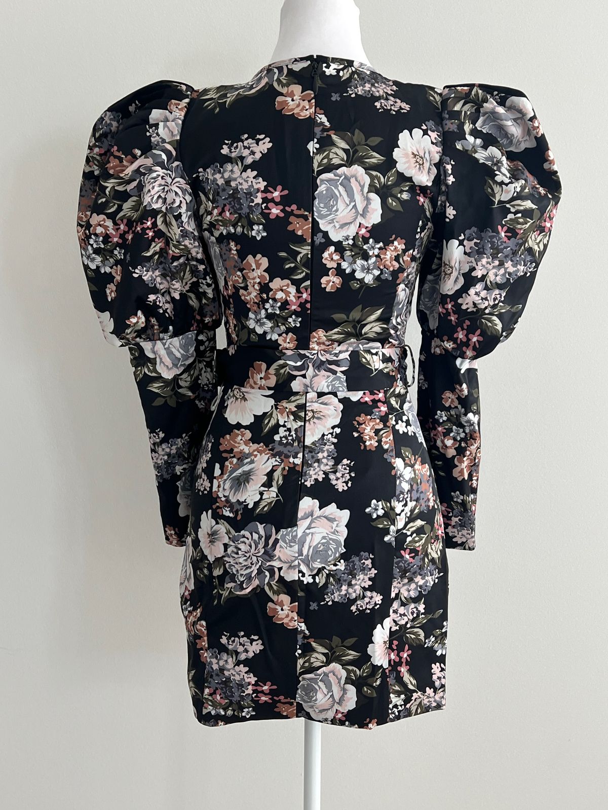 Lavish Alice Size 2 Long Sleeve Floral Multicolor Cocktail Dress on Queenly
