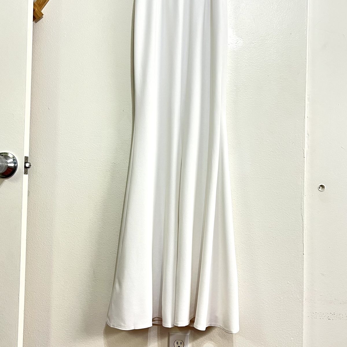 Katie May Size 8 One Shoulder White Floor Length Maxi on Queenly