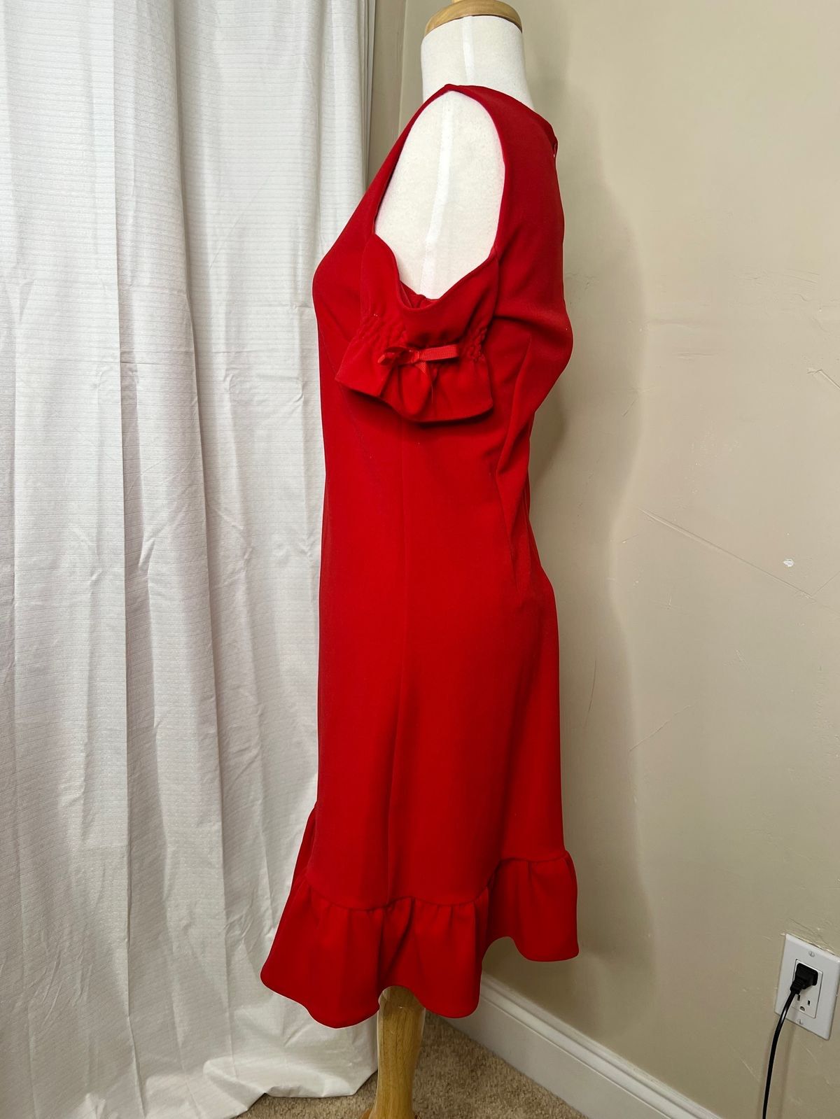 Size 2 Prom Red Cocktail Dress on Queenly