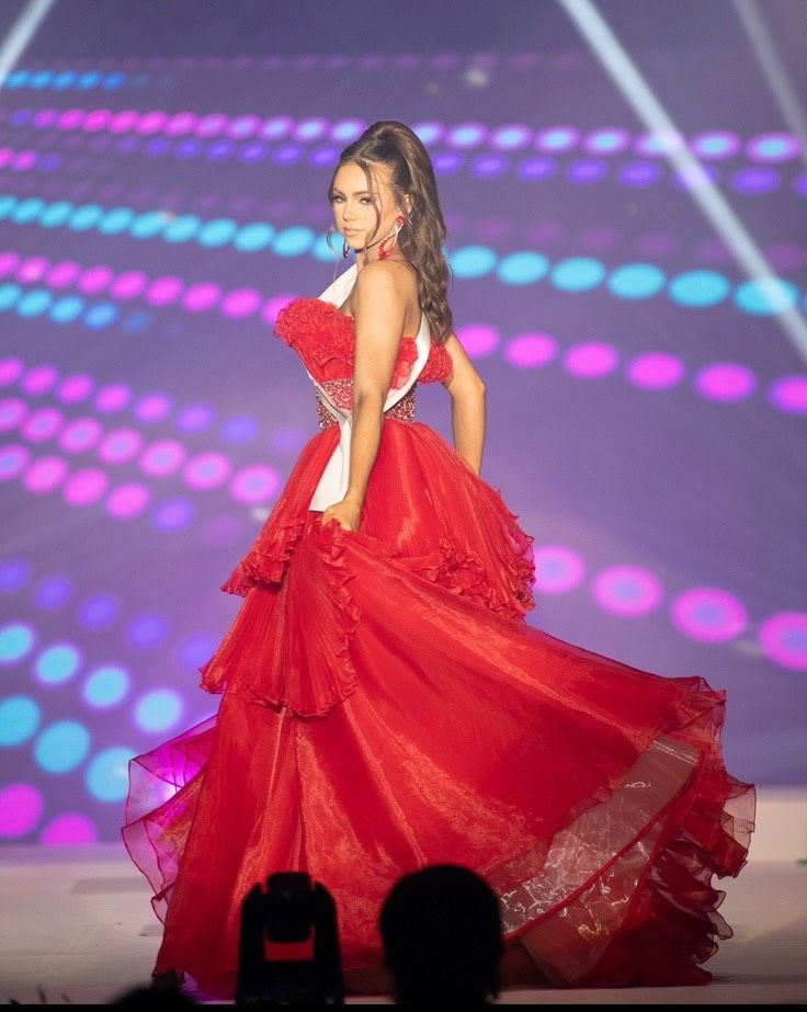 Sherri Hill Size 4 Strapless Red Ball Gown on Queenly
