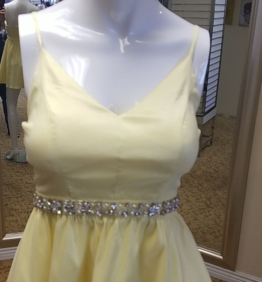 honey rosie Size 0 Prom Yellow A-line Dress on Queenly