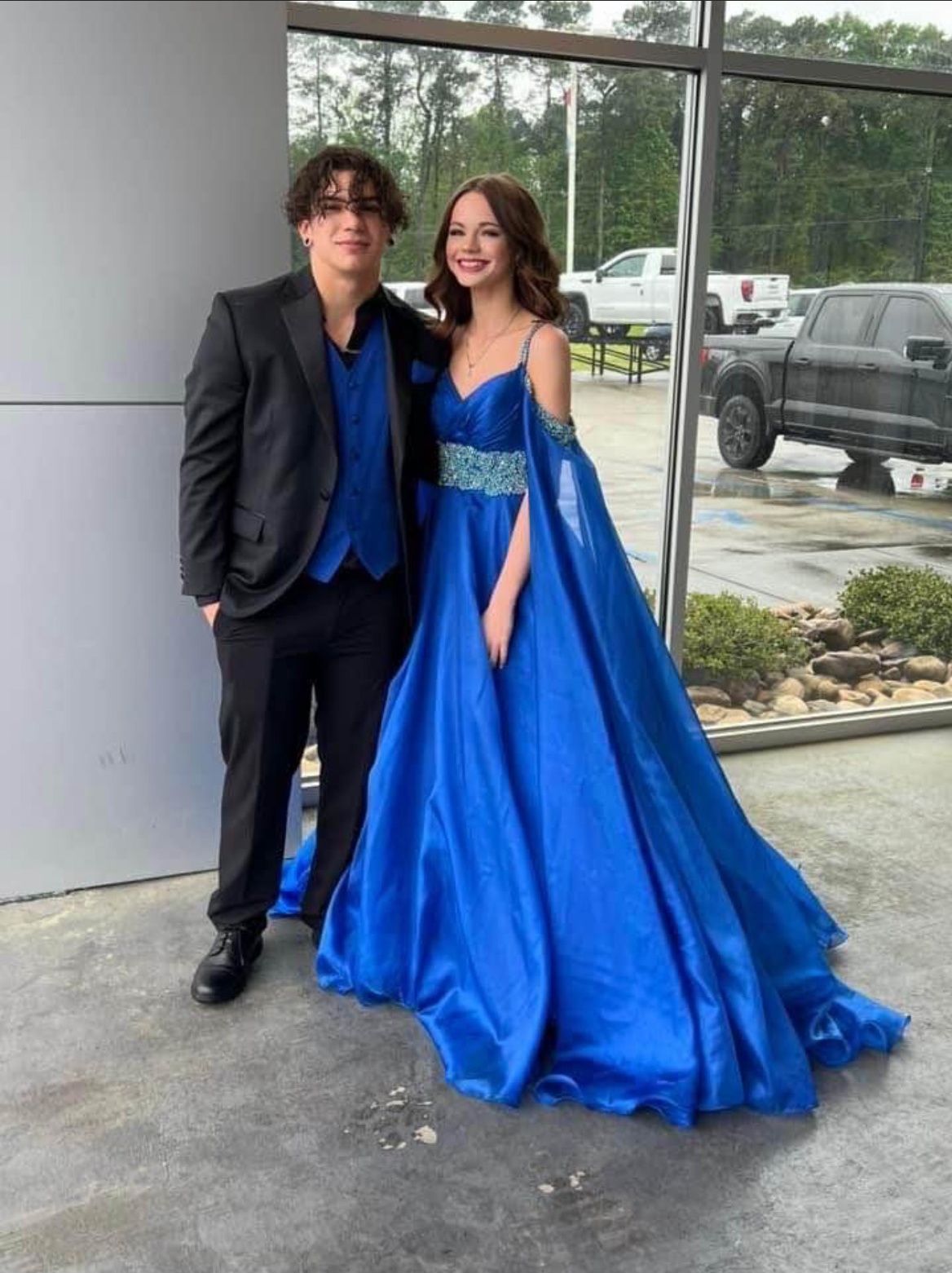 Ava Presley Size 0 Prom Plunge Blue Ball Gown on Queenly