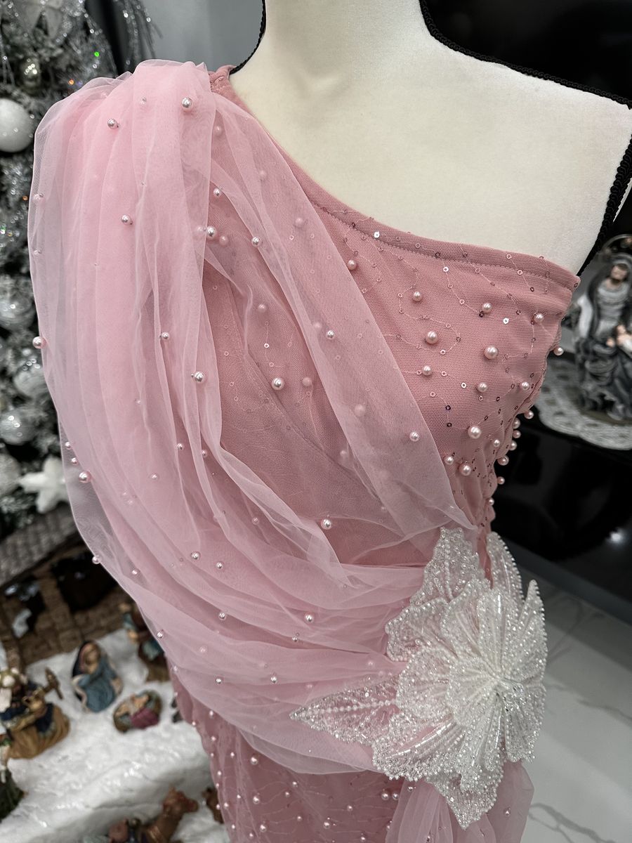 Size M Homecoming One Shoulder Pink Cocktail Dress on Queenly