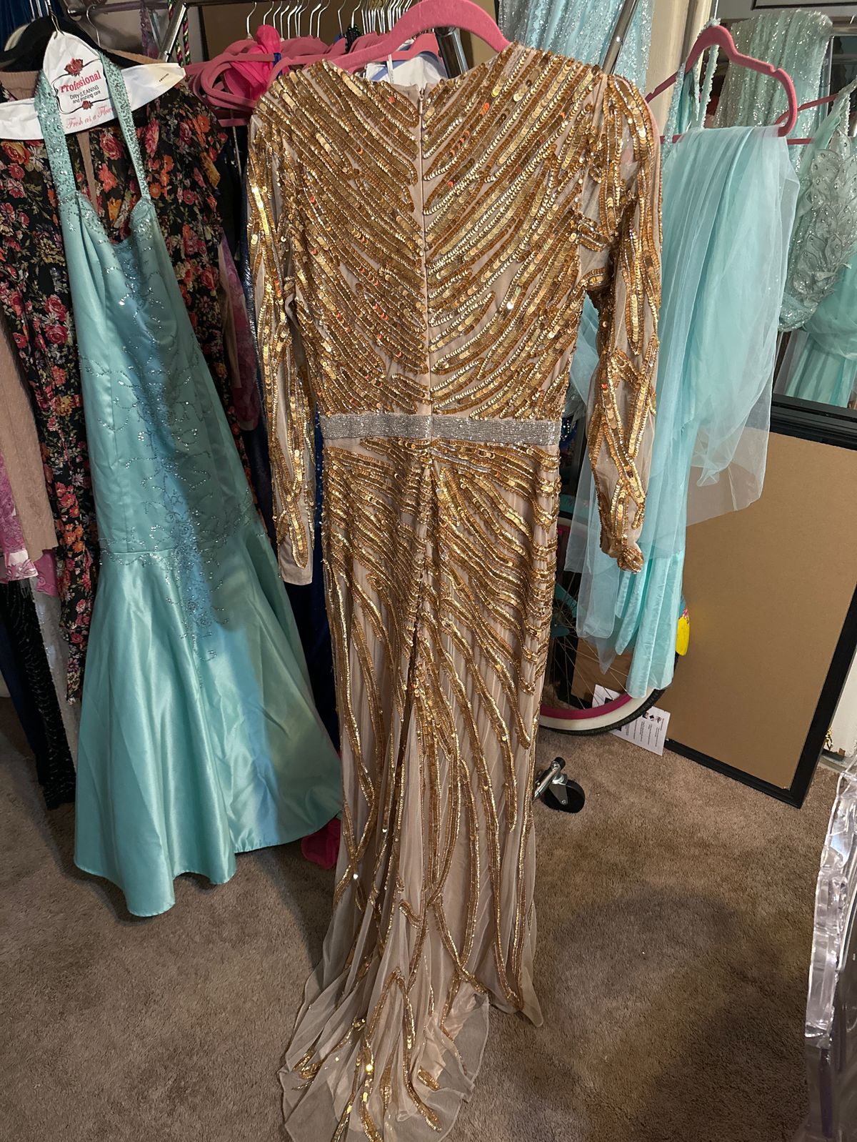 Style 5438 Mac Duggal Size 6 Prom Long Sleeve Sequined Gold Mermaid Dress on Queenly