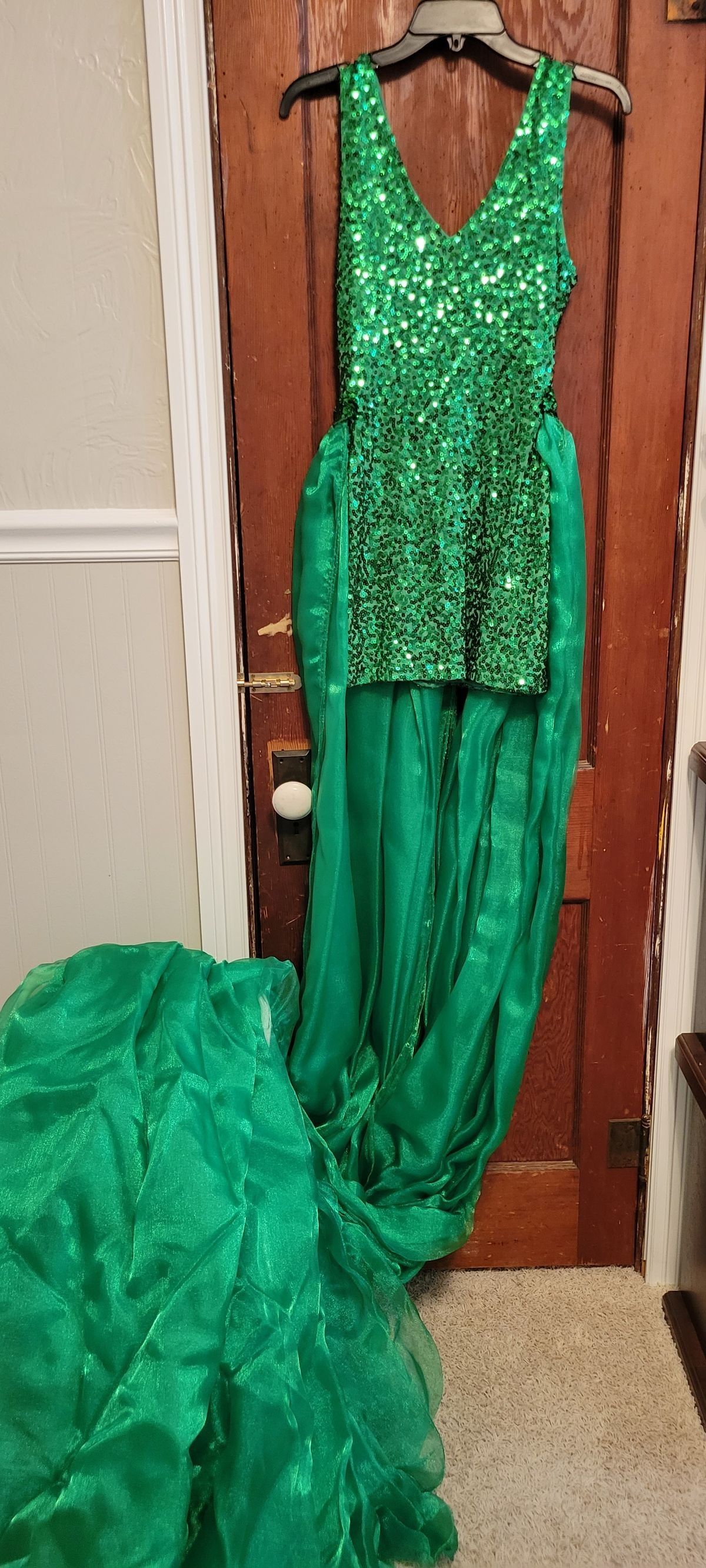 Size 0 Pageant Green Dress With Train on Queenly