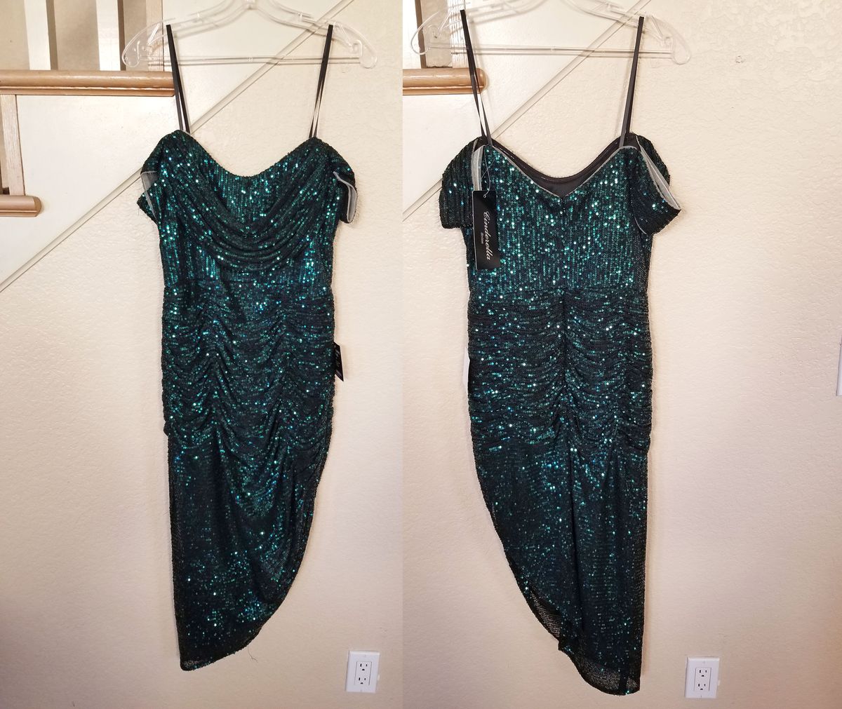 Style Emerald Green Sequined Party Wedding Guest Cocktail Dress Size 4 Homecoming Off The Shoulder Green Cocktail Dress on Queenly