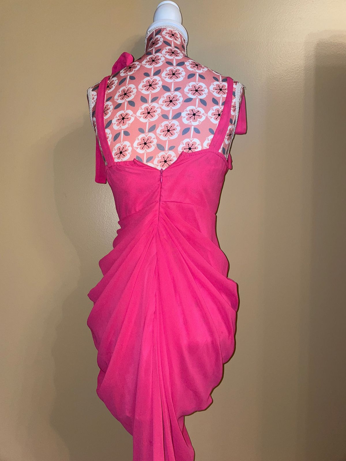 Pretty Little Thing Size 2 Homecoming Plunge Hot Pink Cocktail Dress on Queenly