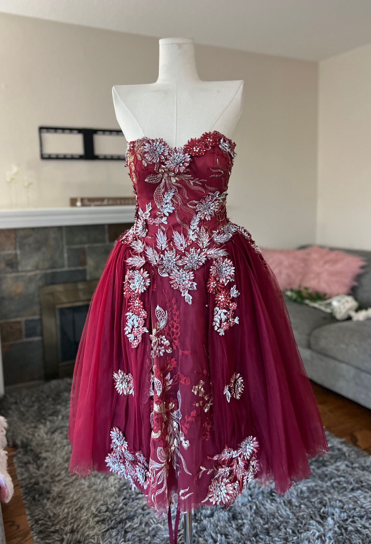 Size 8 Prom Strapless Red Cocktail Dress on Queenly