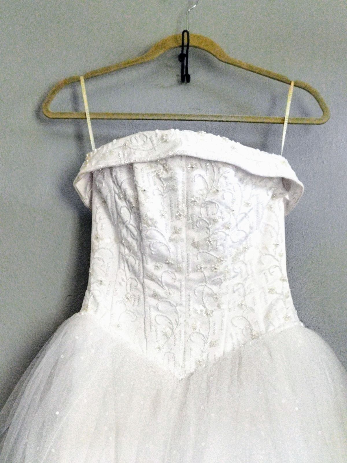 Ivory Tulle  Size 2 Strapless White Ball Gown on Queenly