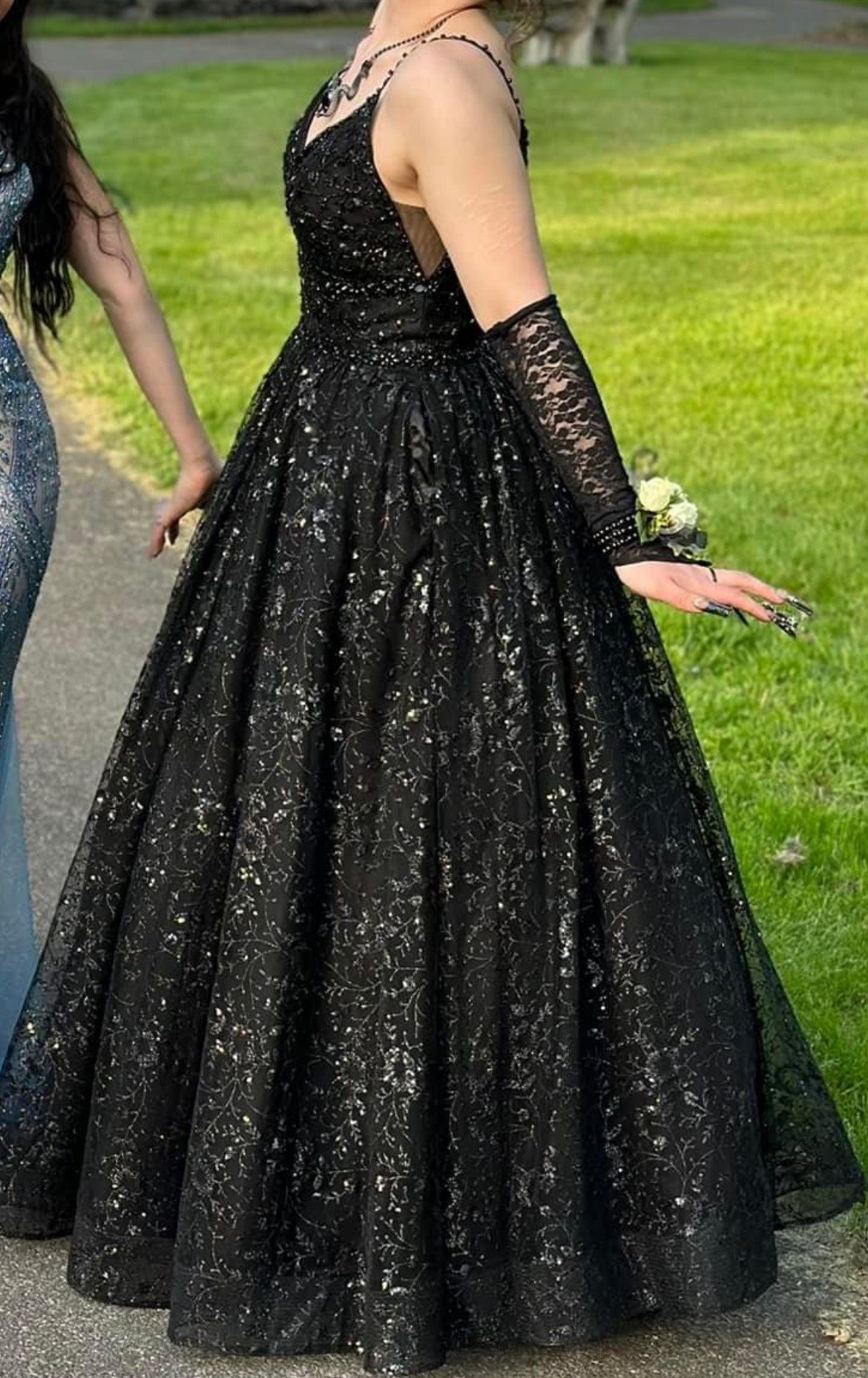 Style BU-162DIV Colors Size 8 Prom Plunge Black Dress With Train on Queenly