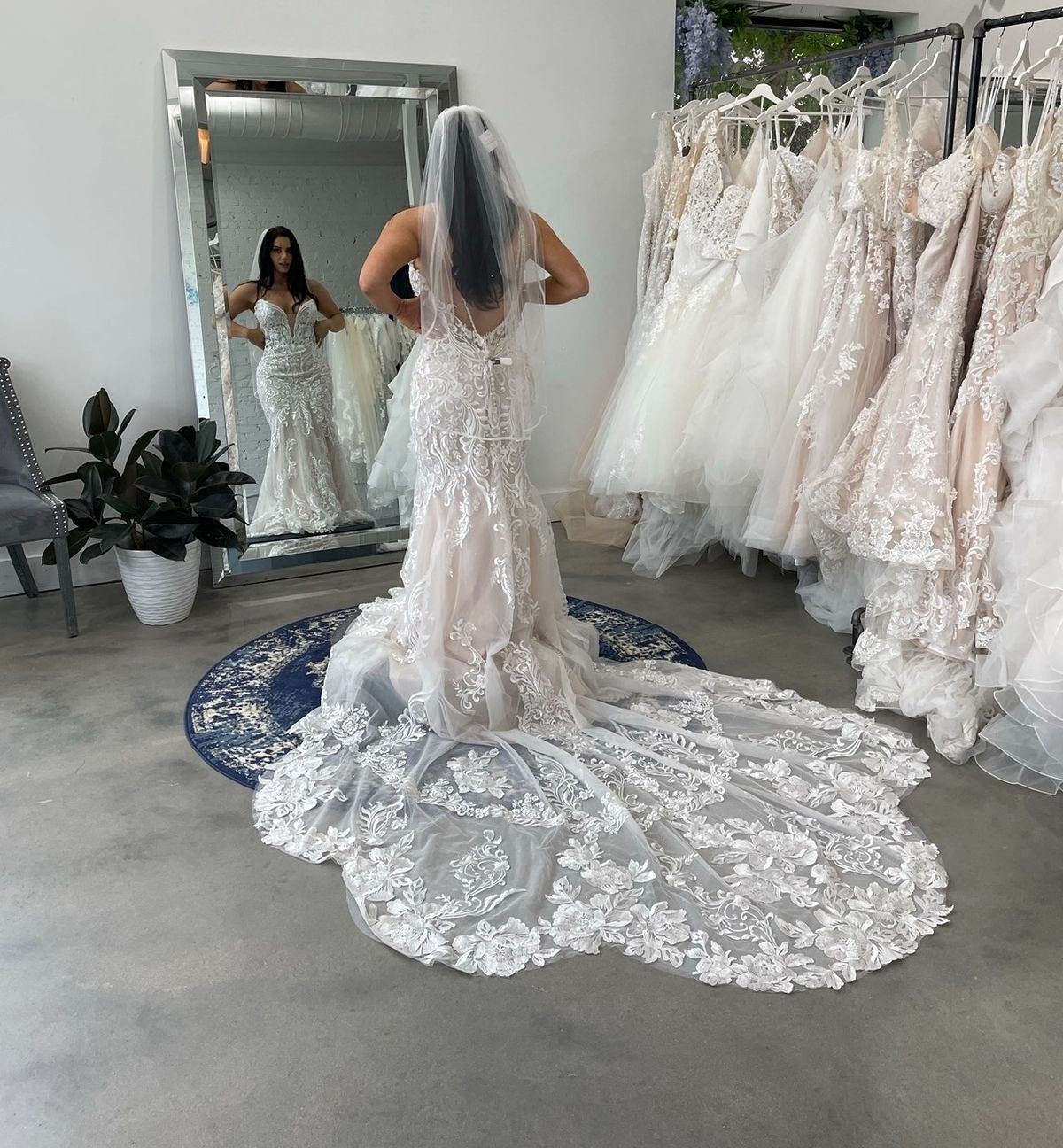 Style Alessandra Kitty Chen Girls Size 10 Wedding Plunge White Mermaid Dress on Queenly