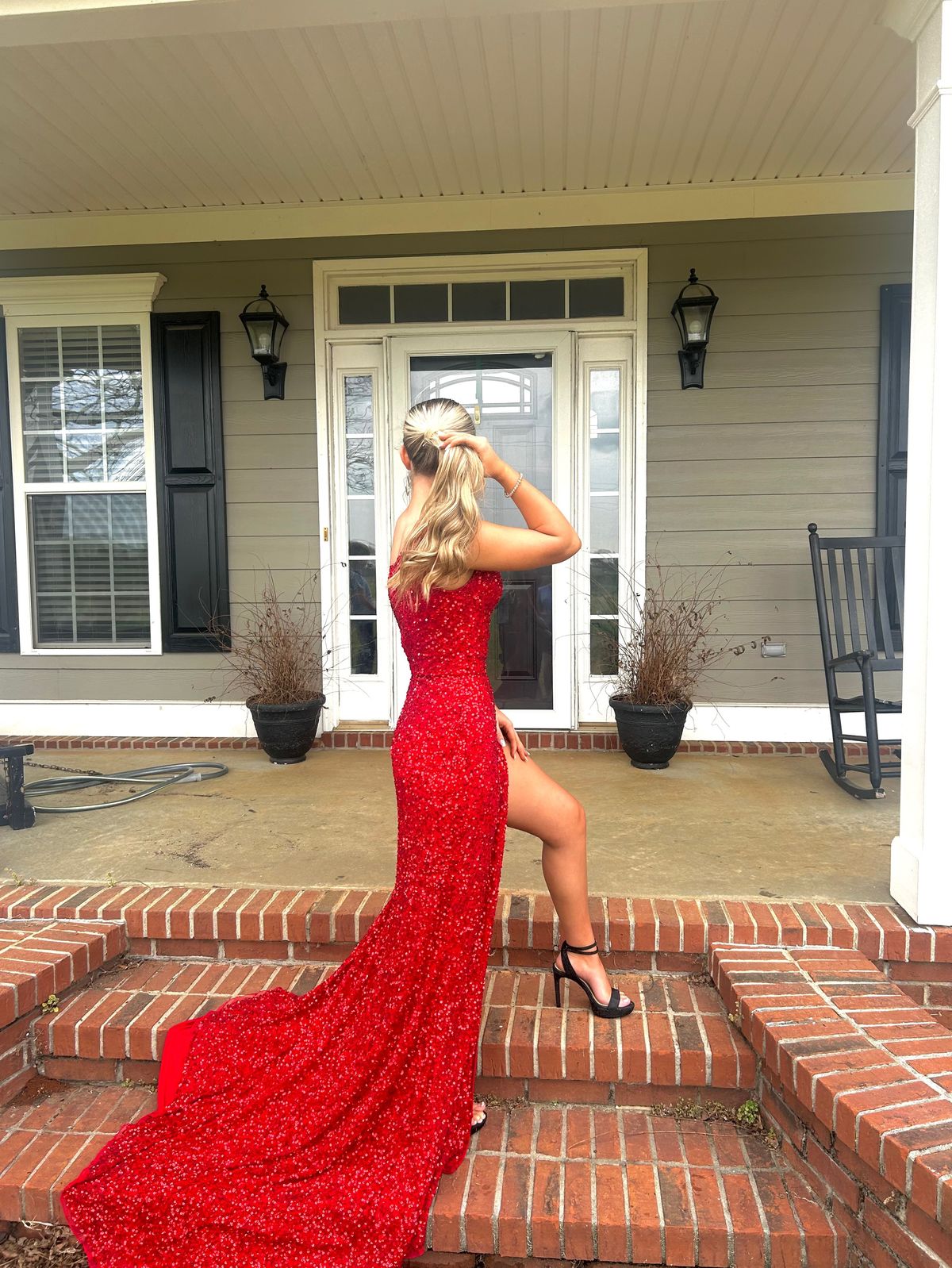 Ashley Lauren Size 2 Prom One Shoulder Red Dress With Train on Queenly