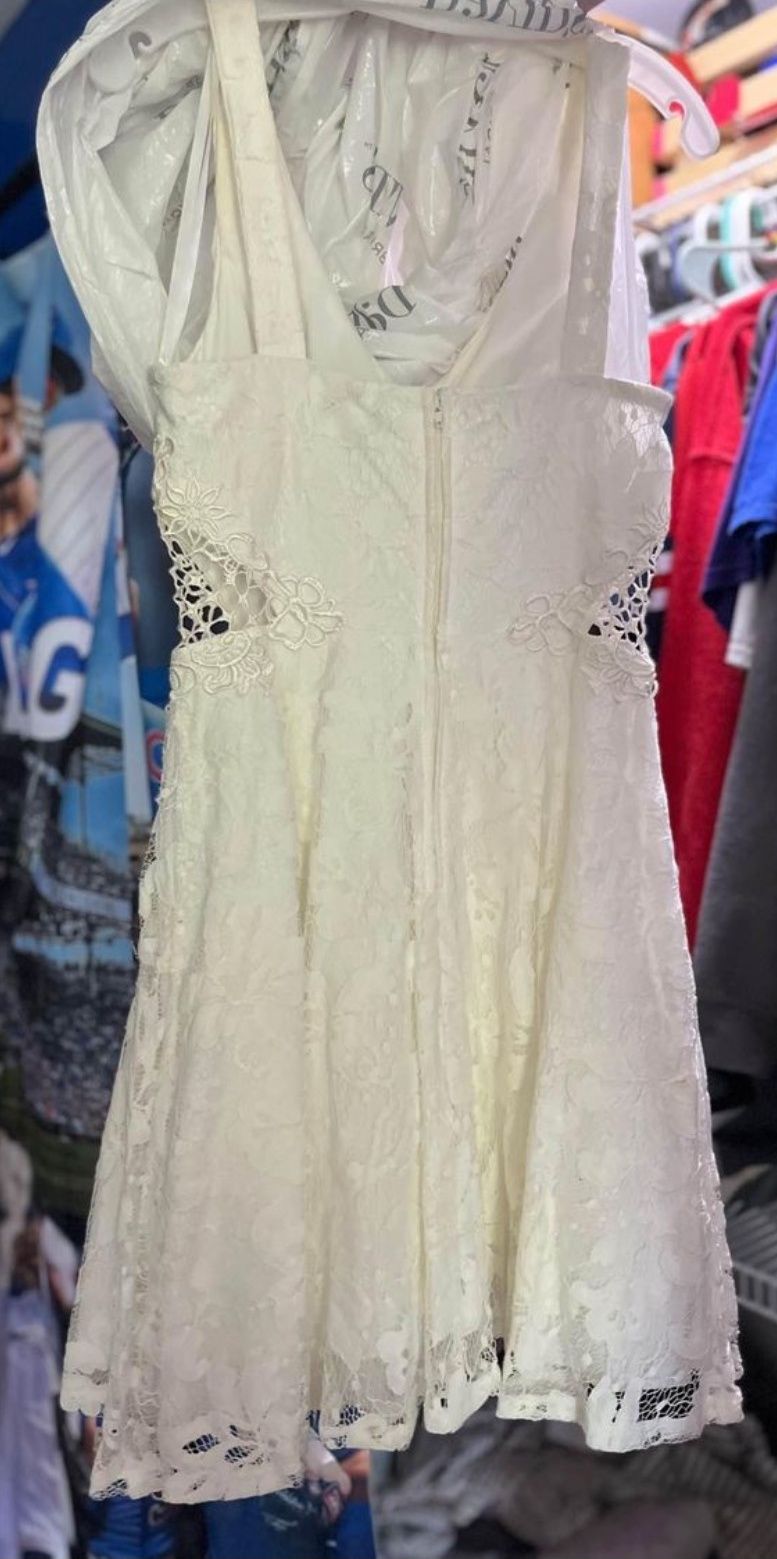 David's Bridal Size 8 Prom Plunge White Floor Length Maxi on Queenly