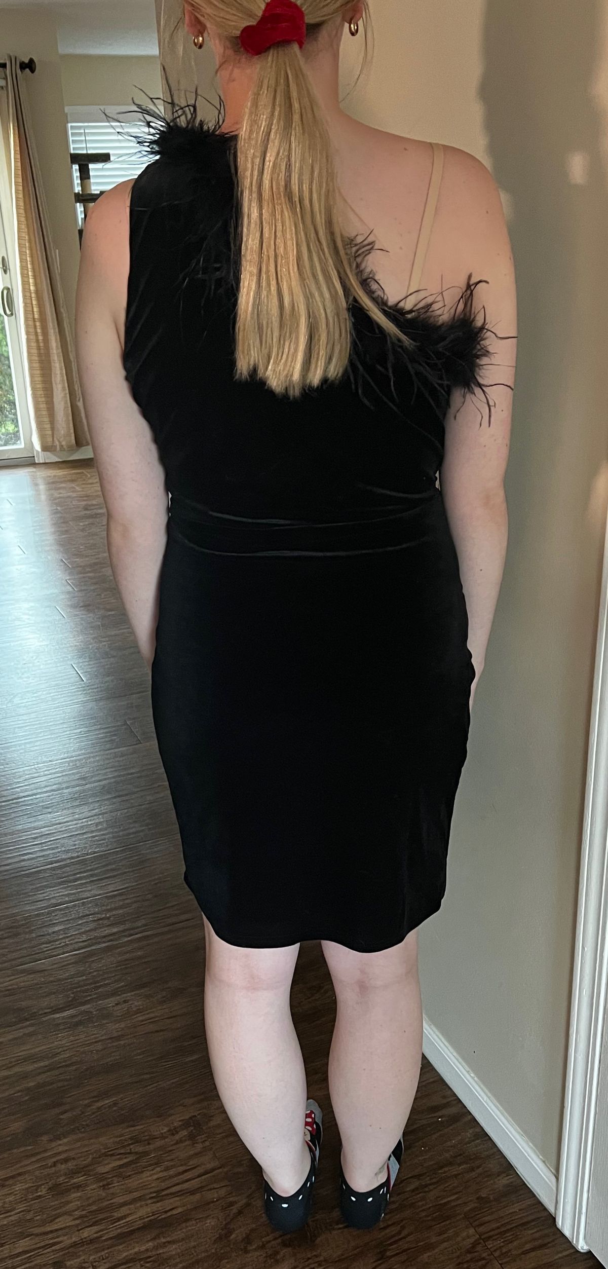 Size L One Shoulder Velvet Black Cocktail Dress on Queenly
