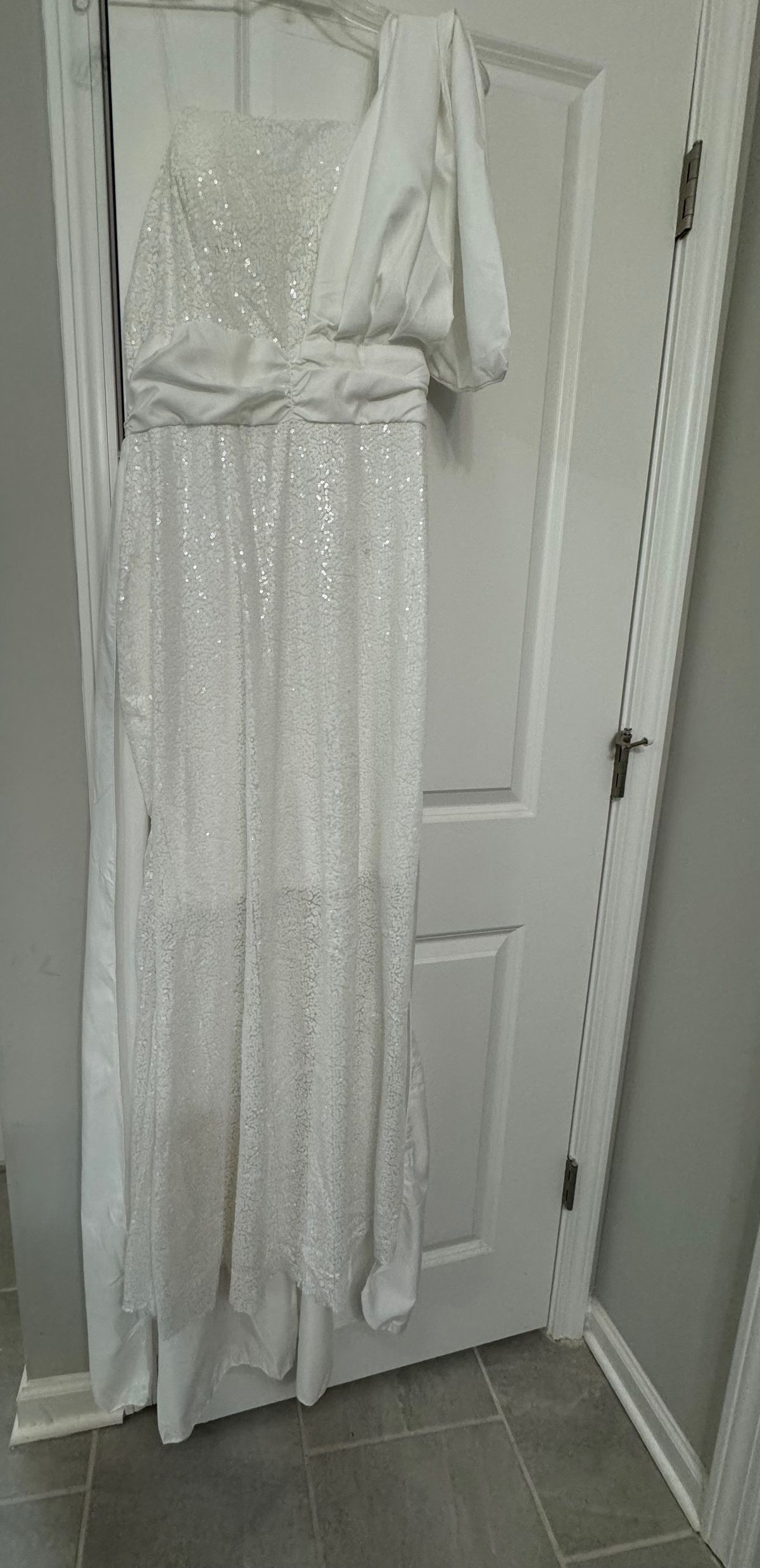 Size XL Prom Strapless White Dress With Train on Queenly